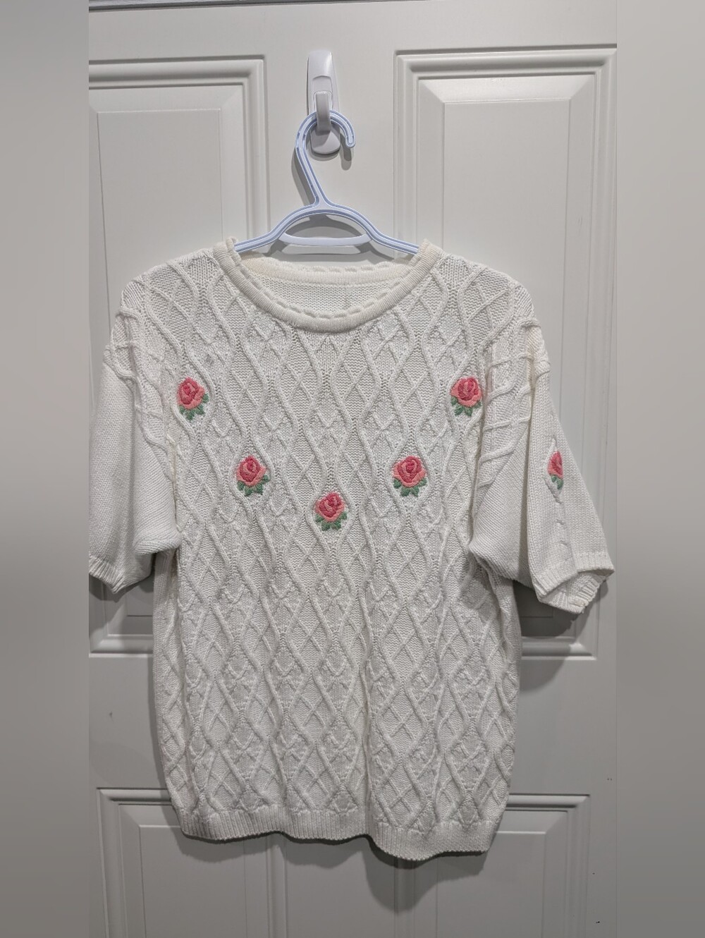 Vintage 90s Cream Cable Knit Short Sleeve Sweater with Embroidered Roses